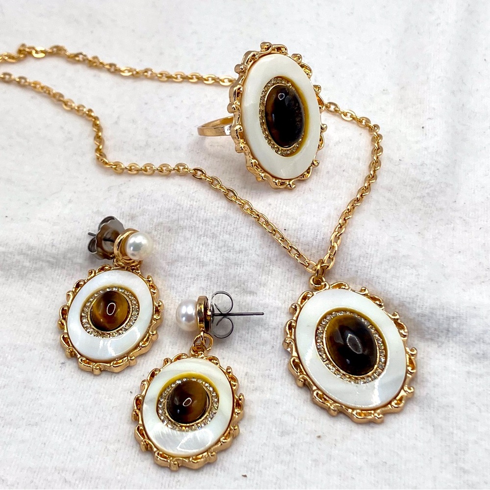 3 Piece Tiger eye Vintage Style Jewelry Suite in Gold Tone